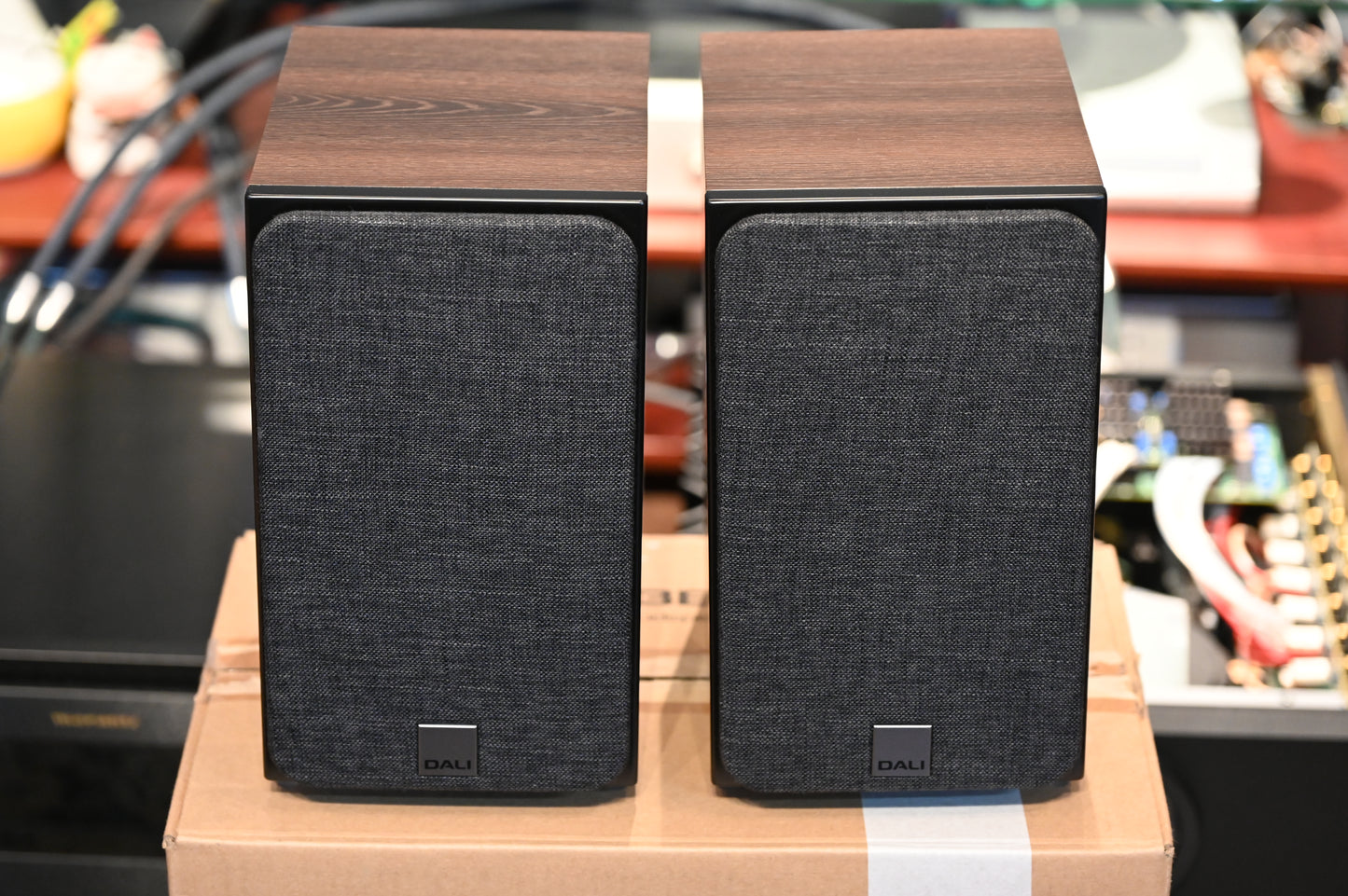 【中古】　DALI　OBERON 1 DW（ダークウォルナット）　ブックシェルフ・スピーカー